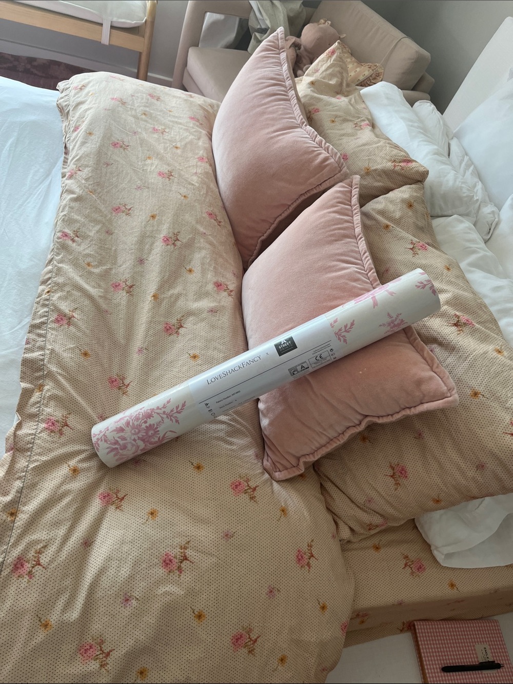 NWT Rosie Arrangements Standard Wallpaper